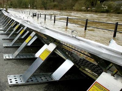 Συμπεριλαμβανομένων των πλημμυρών, των κινδύνων διάβρωσης στην επιλογή της τοποθεσίας του ηλιακού έργου